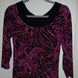CHICOS RIBBED KNIT BLOUSE FUSCHIA AND BLACK PRINT 3/4 SLEEVE SIZE 0 (SMALL)